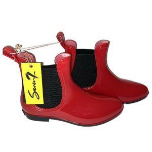 Candy Apple Red 🍎 BNWT Seven7 Halifax Rain Botie, Size 11